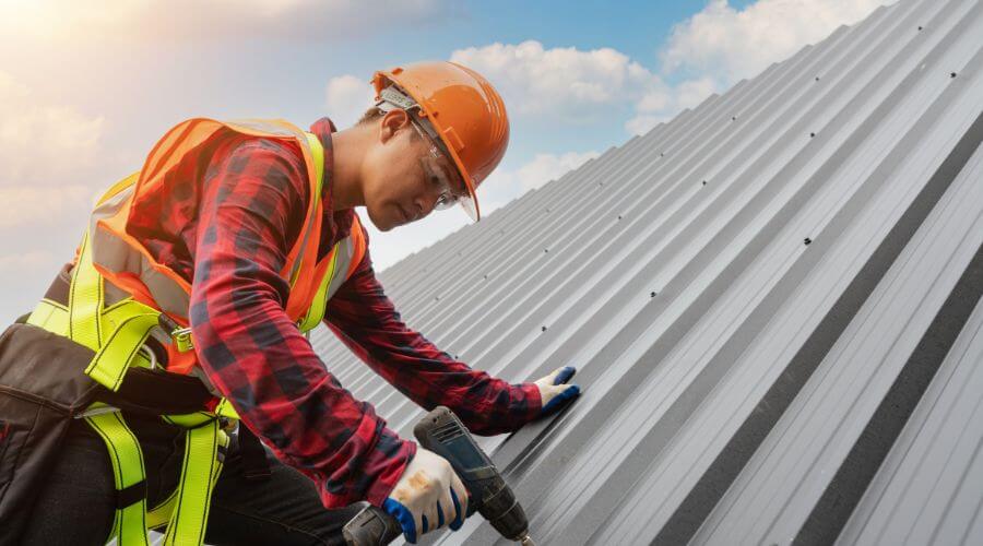 Professional gutter cleaning in Hartford, IL